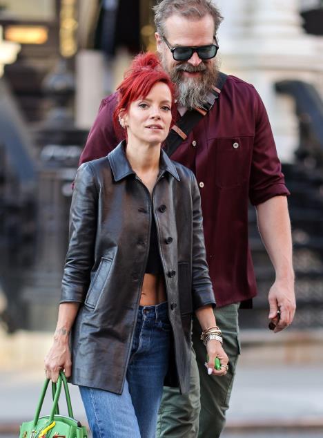 Lili Alen i Dejvid Harbor