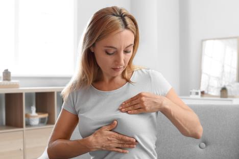bol u dojci shutterstock_2116703237.jpg