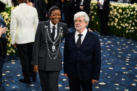 Džordž Lukas u patikama na Met Gali profimedia-0995648002.jpg