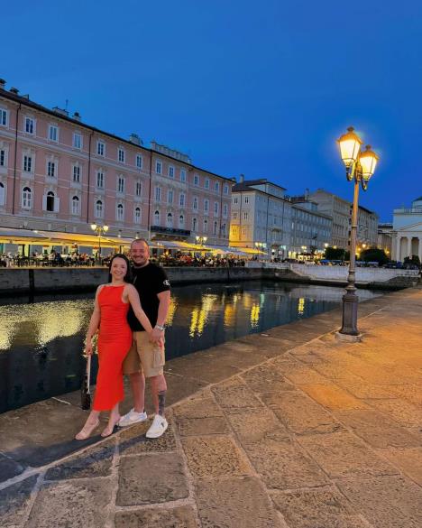 Emilija Petrovic sa verenikom foto Privatna arhiva.jpg