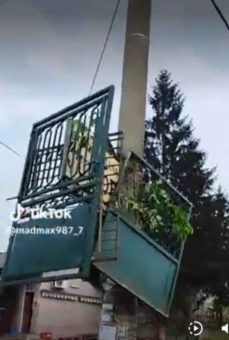 skidanje kapije za Đurđevdan.jpg