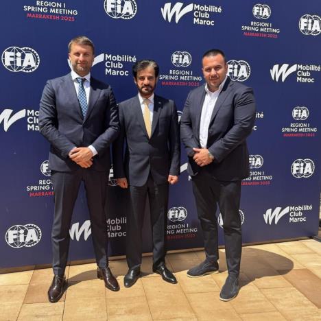 Milan Nikolić (AMSS), Muhamed Ben Sulajem (FIA) i Dejan Stojić (AMSS); Izvor fotografije AMSS.png
