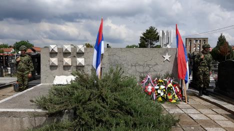 LOZNICA - Partizansko groblje.jpg