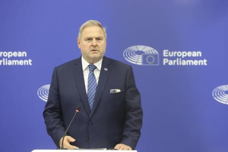 x Beta Fred Marvaux.jpg