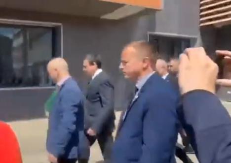 2025-05-11 14_53_39-(5) Priština, Premijer u tehničkom mandatu ponovo ignoriše novinare - YouTube.jpg