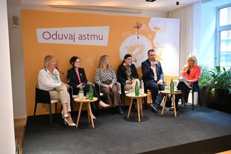 Ucesnici panel diskusije (1).JPG