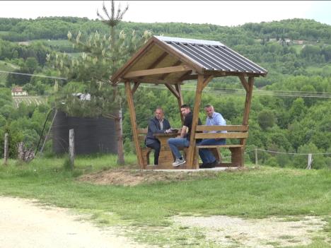 Grčko groblje - Hrti - mobiljer.jpg