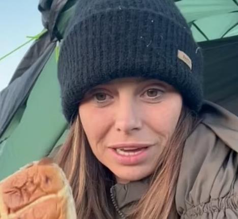 2025-05-14 19_42_32-One of Britain's top glamour models Louise Glover, 42, reveals she's HOMELESS an.jpg