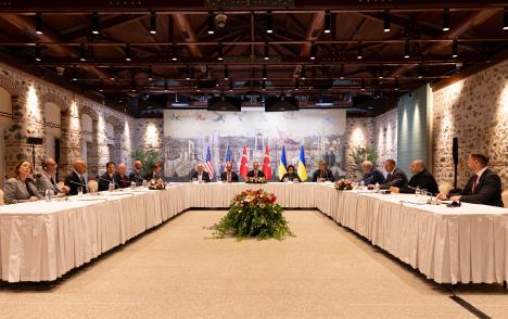 106 EPA Handoutturkish Foreign Ministe.jpg