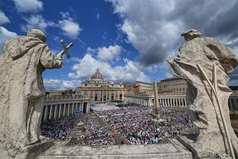 papa Lav XIV  Vatikan misa.jpg