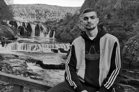 78313358_2454998471388526_6289228350787420160_n copy.jpg