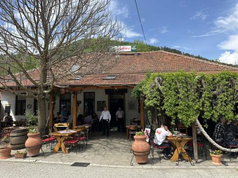 1745590777_kraljevo-najstarija-kafana-kod-mira-fotorina12.jpg