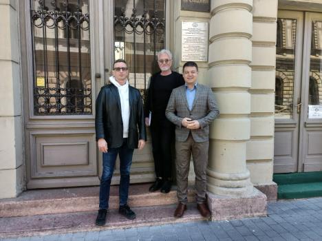 Tabacki - Onjin - Marinkovic ispred Muzeja.jpg