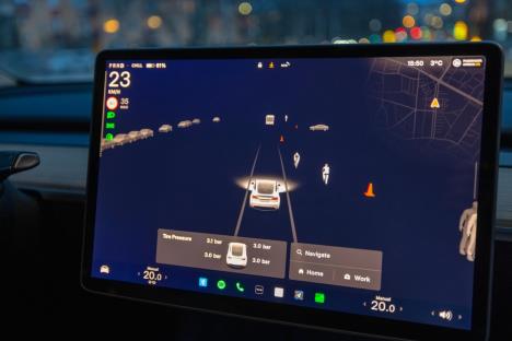Tesla self driving.jpg