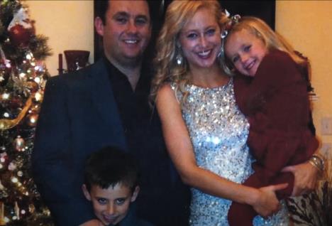 Moli Martens i Džejson Korbet sa decom