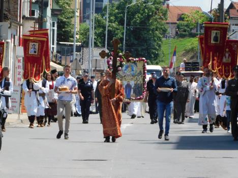 LOZNICA - Od nove do stare crkve.JPG