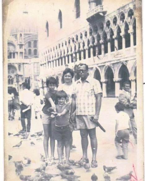 UVenecijiSaRoditeljimaISestrom1974.jpg