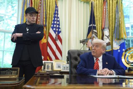 Трамп Маск05 AP Еван Вучи.jpg