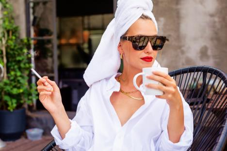 kafa i cigarete shutterstock_2029580516.jpg