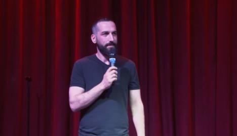 sveštenik dejan rajić komičar.jpg