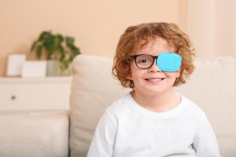 strabizam kod dece shutterstock_2296180175.jpg