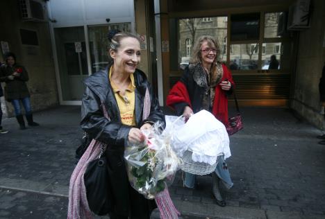 Ljiljana Jakšić dobila ćerku u 51 godini, izlazak iz porodilišta