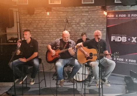 Agata, uživo na prociji (foto Fidbox promo).jpg