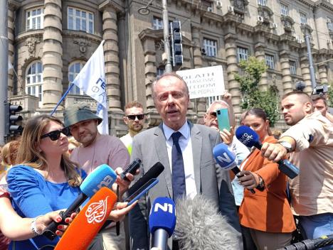 izjava rektora Univerziteta u Beogradu Vladana Đokića posle razgovora s premijerom Srbije Đurom Macutom
Fotoreporter: Milena Vlajić
Ličnosti: Vladan Đokić
Izvor: FoNet