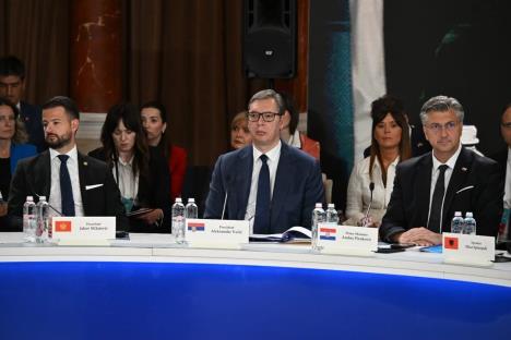 Na Samitu Ukrajina – Jugoistočna Evropa govorio sam o sve snažnijoj potrebi za intenziviranjem dijaloga i brzom postizanju mira kao preduslova za rešavanje svih drugih otvorenih pitanja. Istakao sam da se s-3.jpeg