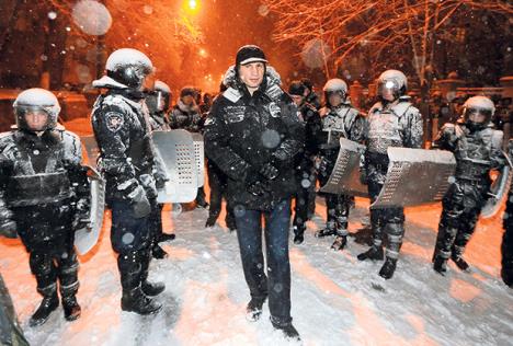 kijev-demonstracije-policija.jpg