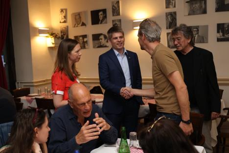 Арно Гујон са режисерима 2.JPG