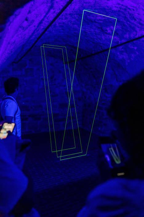 Svetlosno zvučna instalacija na izložbi Geometrija praznine u Srpskom kulturnom centru u Parizu, foto -  Srpski kulturni centar u Parizu.jpg
