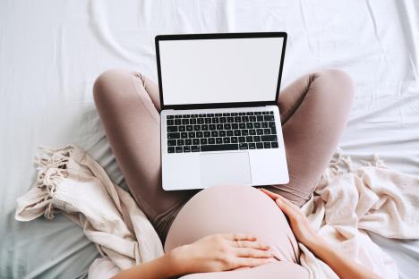 laptop trudna shutterstock_1867204867.jpg
