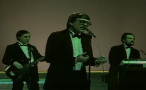 Pesma Bacila je sve niz reku - kako je nastala