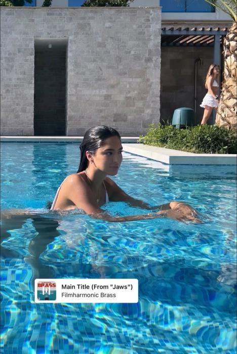 Đina Džinović uživa za sve pare