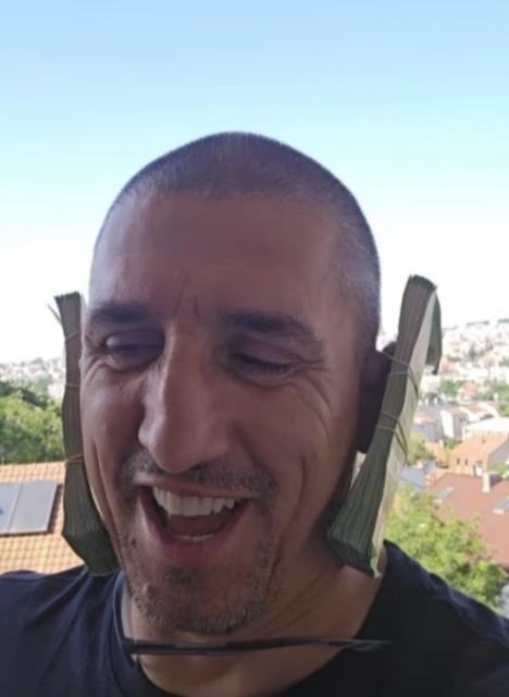 KRISTIJAN GOLUBOVIĆ POKAZAO PARE OD POBEDE NA FARMI! Okačio novčanice po ušima pa se javno hvalio, evo kako izgleda nakon što je maznuo lovu iz rijalitija