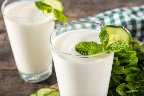kefir i krastavc shutterstock_2156577475.jpg
