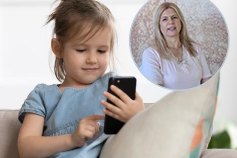 Devojcica telefon.jpg