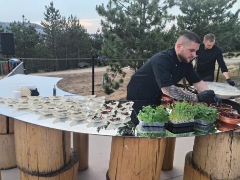 Gondola - jun 2025 - heljda i kajmak sa čips od pršute(13).jpg