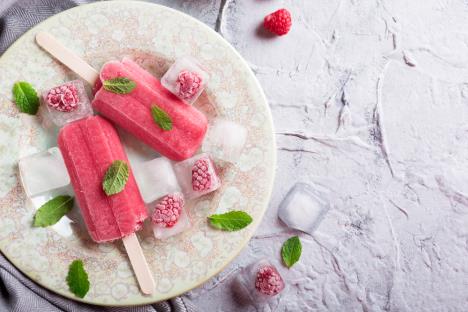 domaći sladoled sa malinama shutterstock_551628676.jpg