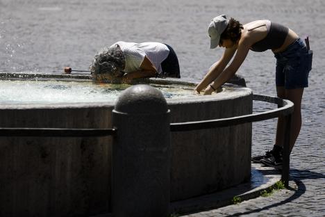 italija06 EPA Angelo Carconi.jpg