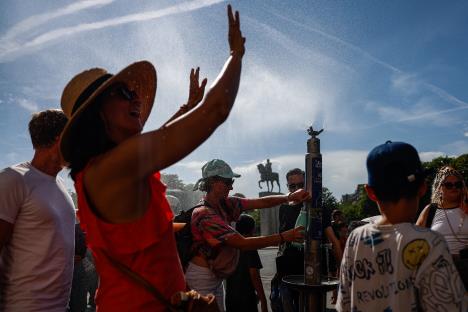 farncuska05 EPA Mohammed Badra.jpg