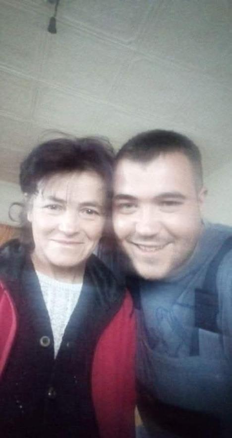 Slaviša i majka.jpg