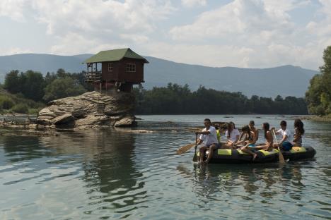 NP Tara - kucica na Drini - Dmitry Sharomov.jpg