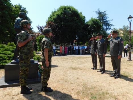 LOZNICA - Vojska.JPG