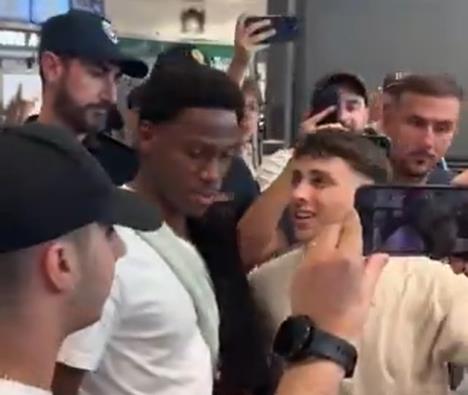 2025-07-04 16_59_12-JuventusFC 🇬🇧🇺🇸 on X_ _Jonathan David is here 👋🇨🇦 https___t.co_yipJ9zwjgB.jpg