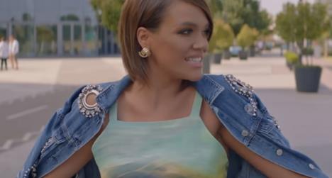 Marija Mikić dok je snimala spot za pesmu Jul