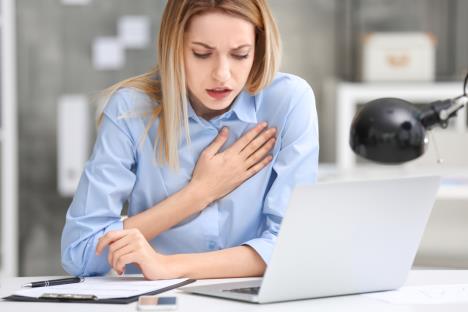 bol u grudima shutterstock_1061485946.jpg