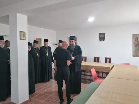 arsenije daje pomoc.jpg