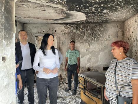 Jelena Žarić Kovačević u poseti porodicama postradalim u požarima (5).jpeg